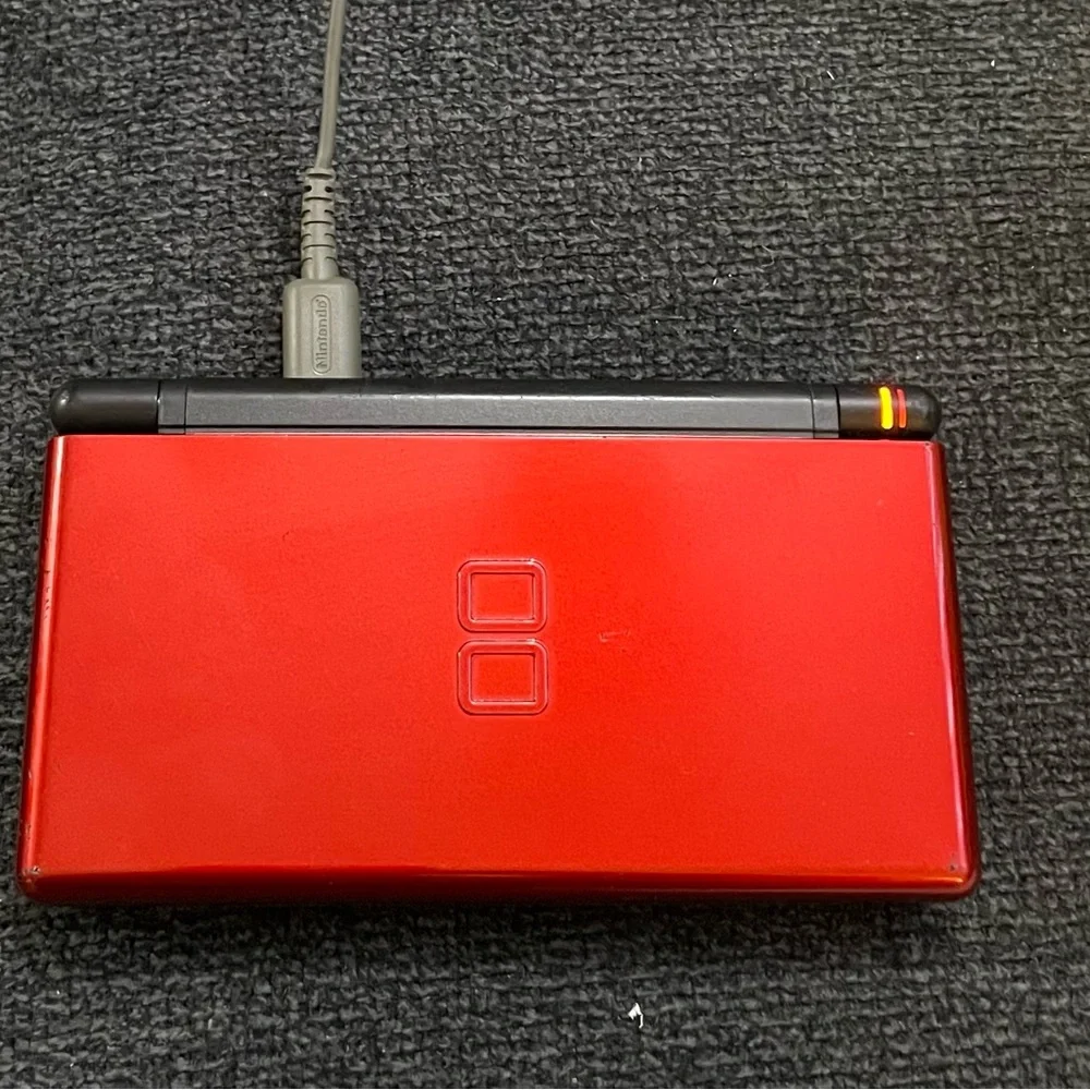 Nintendo DS Lite- excellent condition - comes with 13 games +